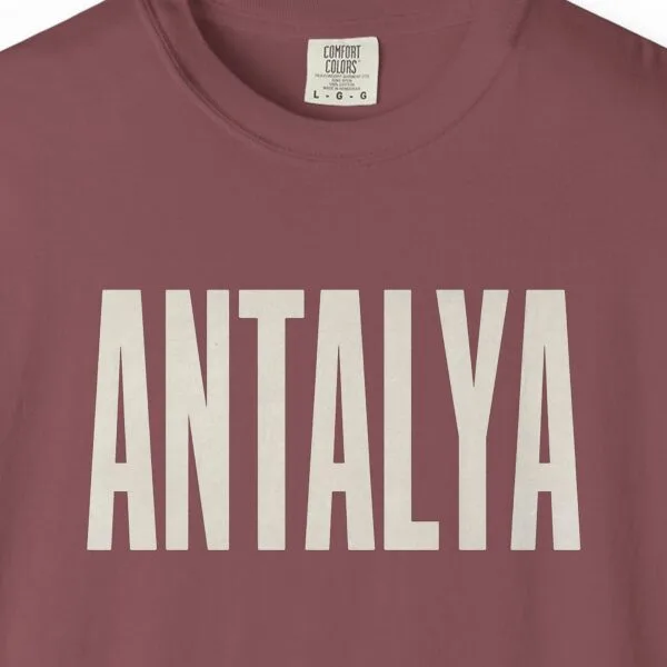 Antalya Bold Grotesque Night Tee