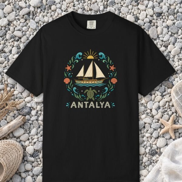 Gulet Wreath Tee