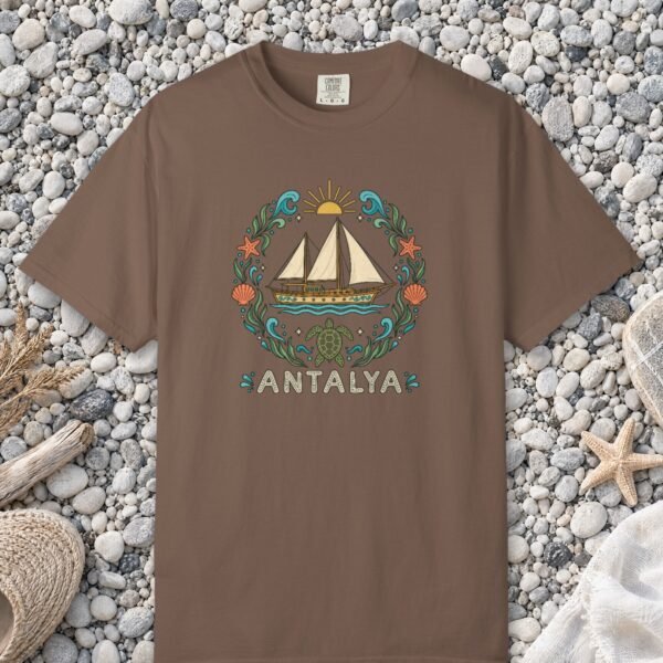 Gulet Wreath Tee