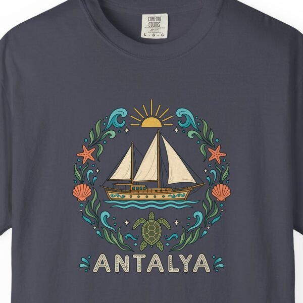 Gulet Wreath Tee
